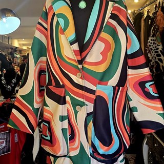 Abrigo psicodelico de paño multicolor. - Imagen 1