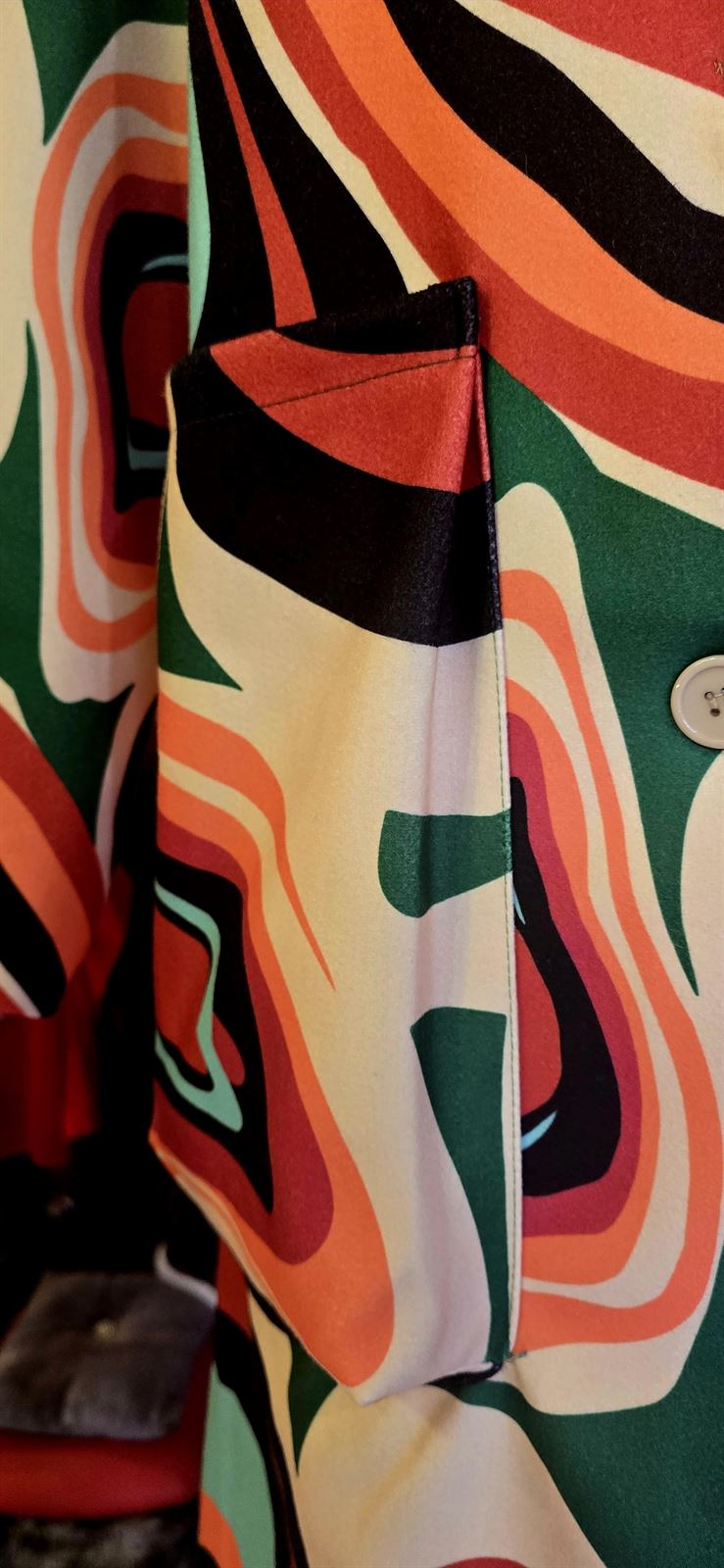 Abrigo psicodelico de paño multicolor. - Imagen 11