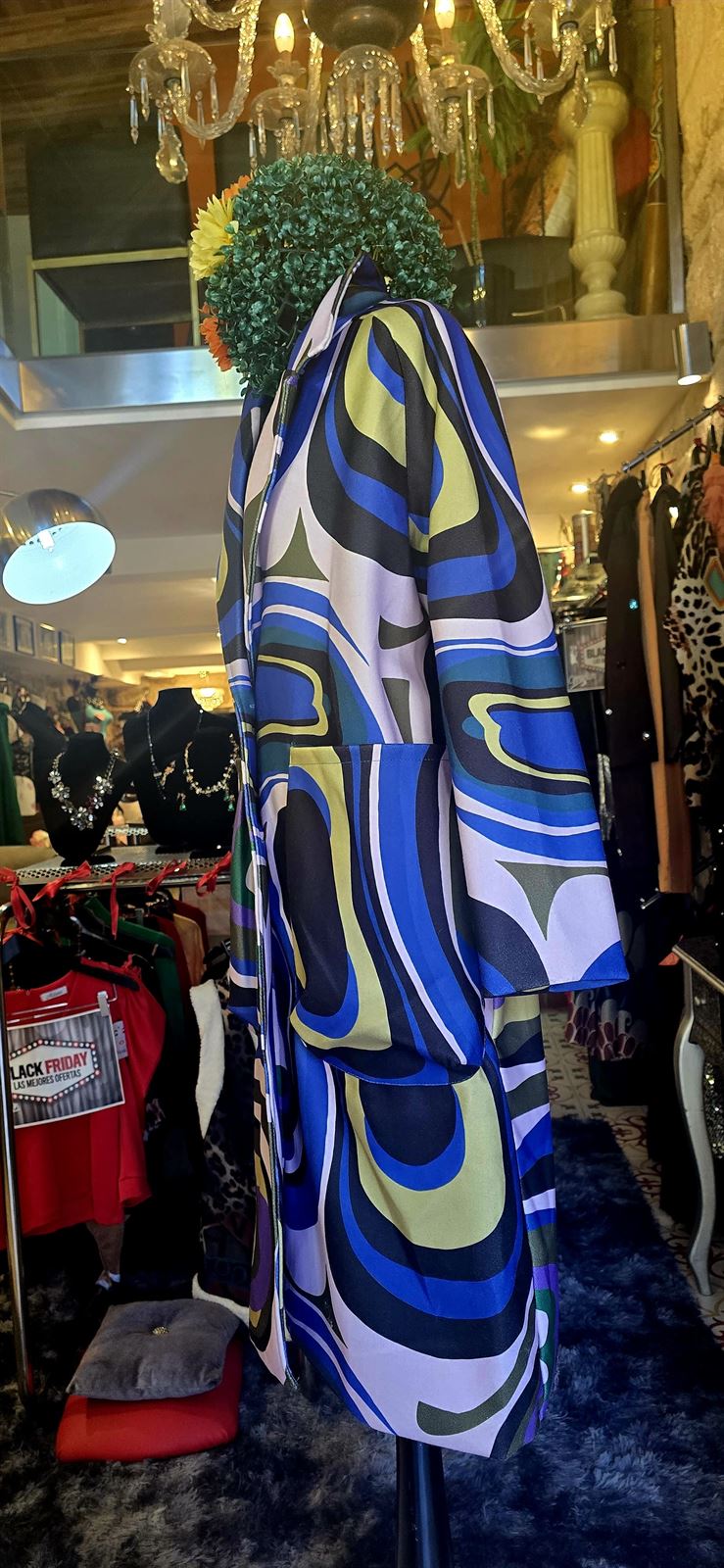 Abrigo psicodelico de paño multicolor. - Imagen 12