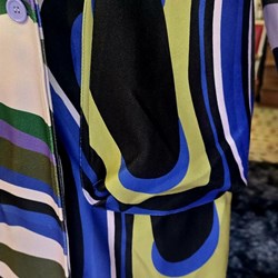 Abrigo psicodelico de paño multicolor. - Imagen 2