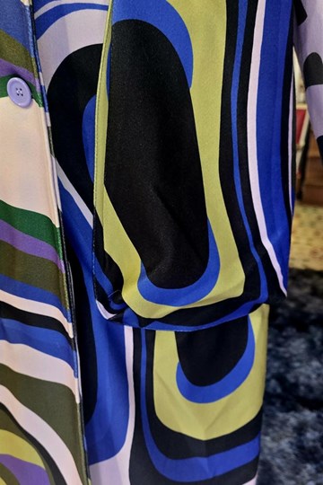 Abrigo psicodelico de paño multicolor. - Imagen 2