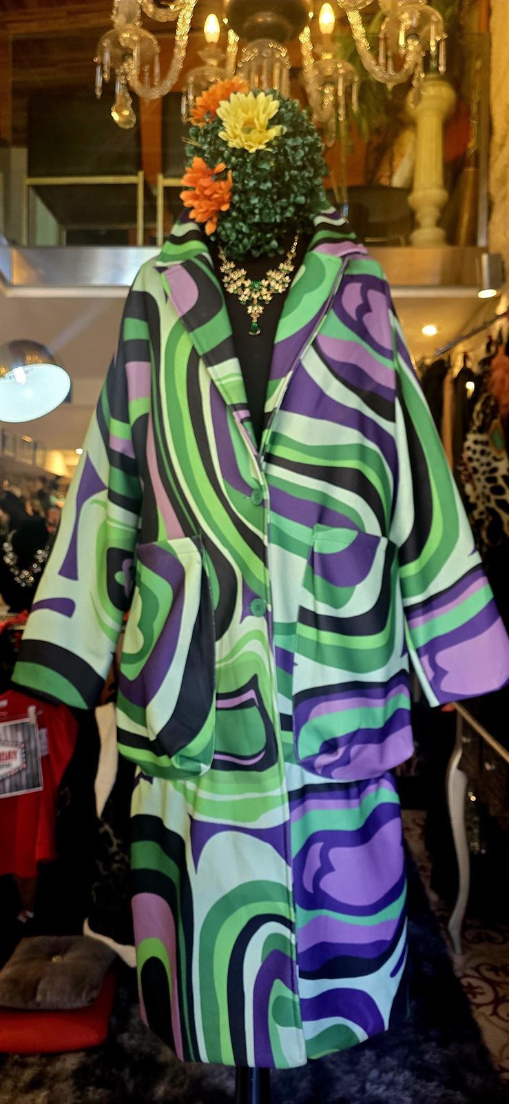 Abrigo psicodelico de paño multicolor. - Imagen 6