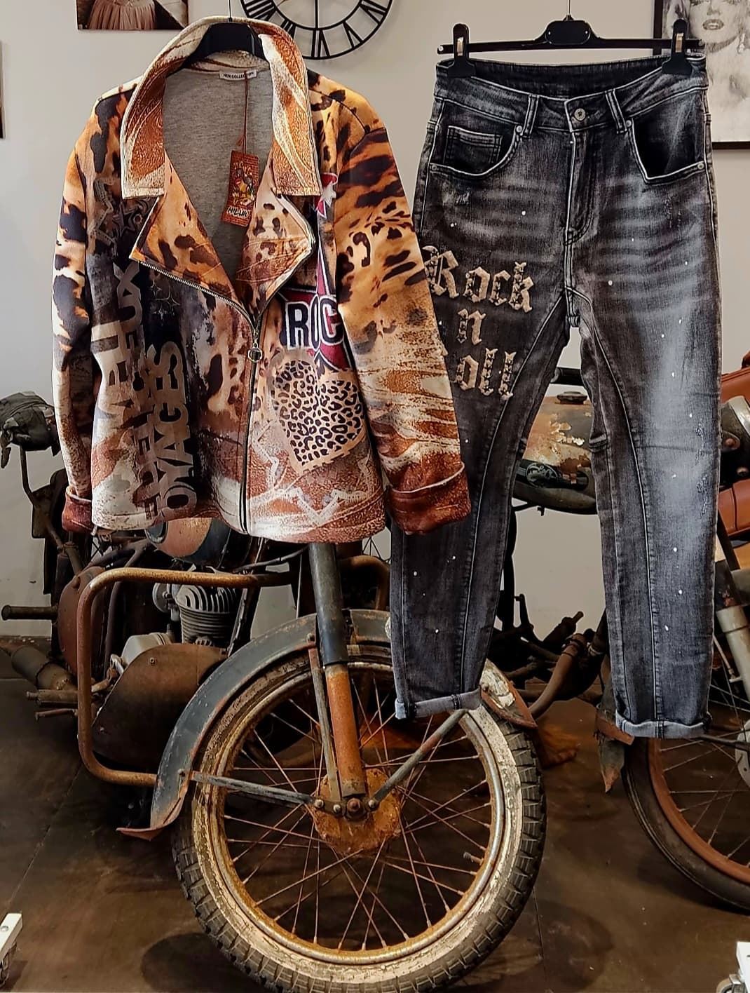 Chaqueta de neopreno rock animal print. - Imagen 2