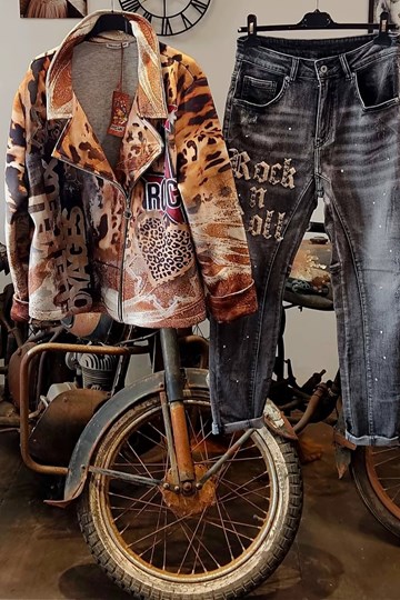 Chaqueta de neopreno rock animal print. - Imagen 2