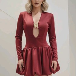 Vestido corto de vuelo. - Imagen 1