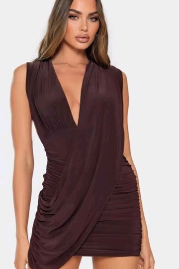 Vestido Corto drapeado con caída. - Imagen 1