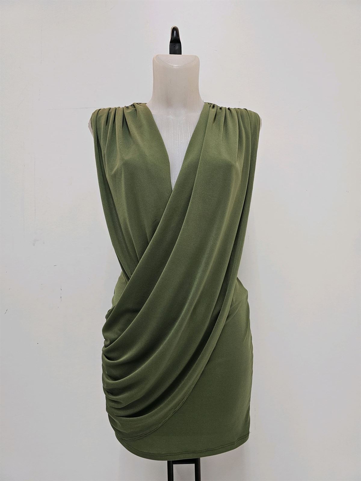 Vestido Corto drapeado con caída. - Imagen 4