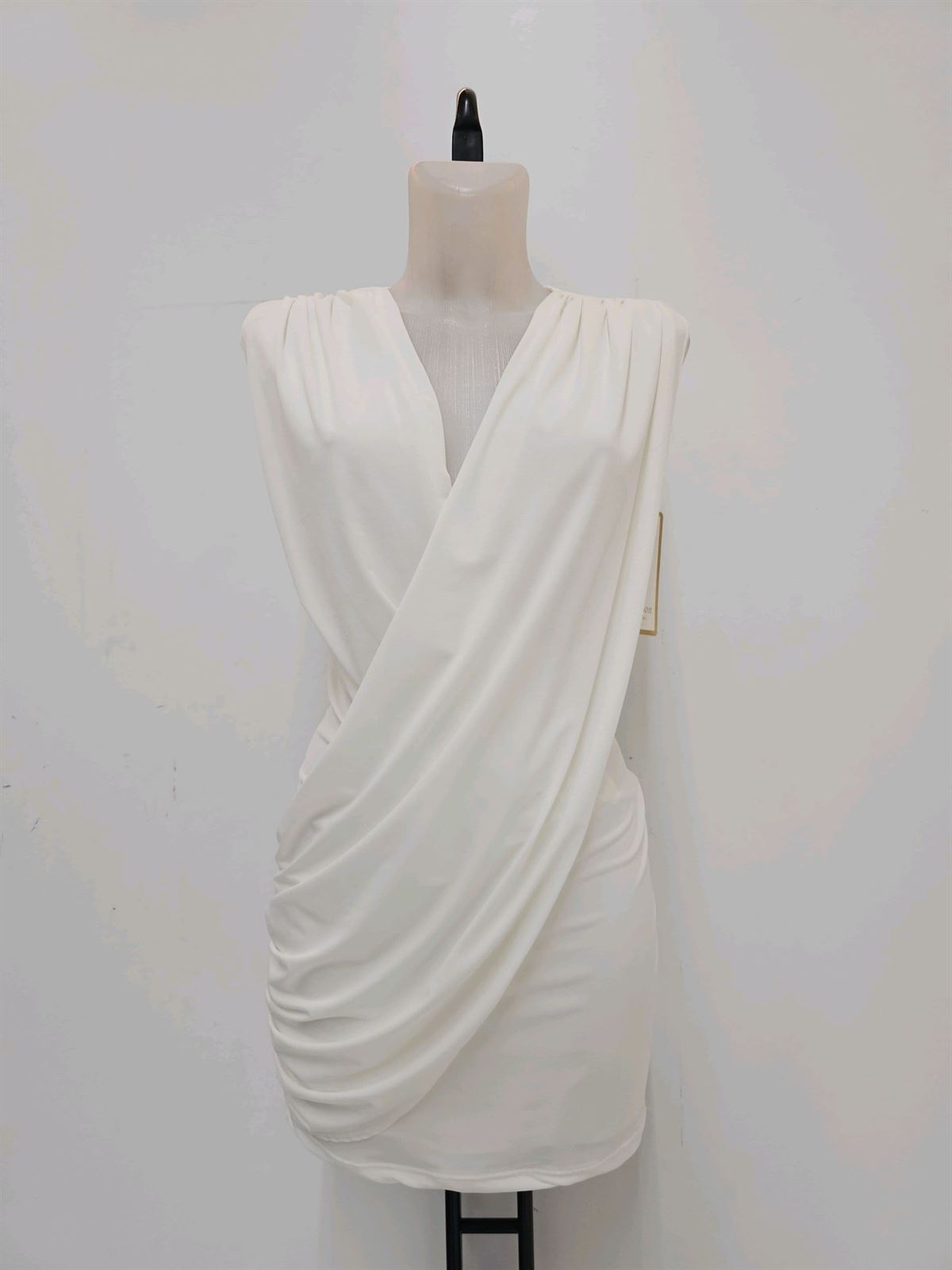 Vestido Corto drapeado con caída. - Imagen 5