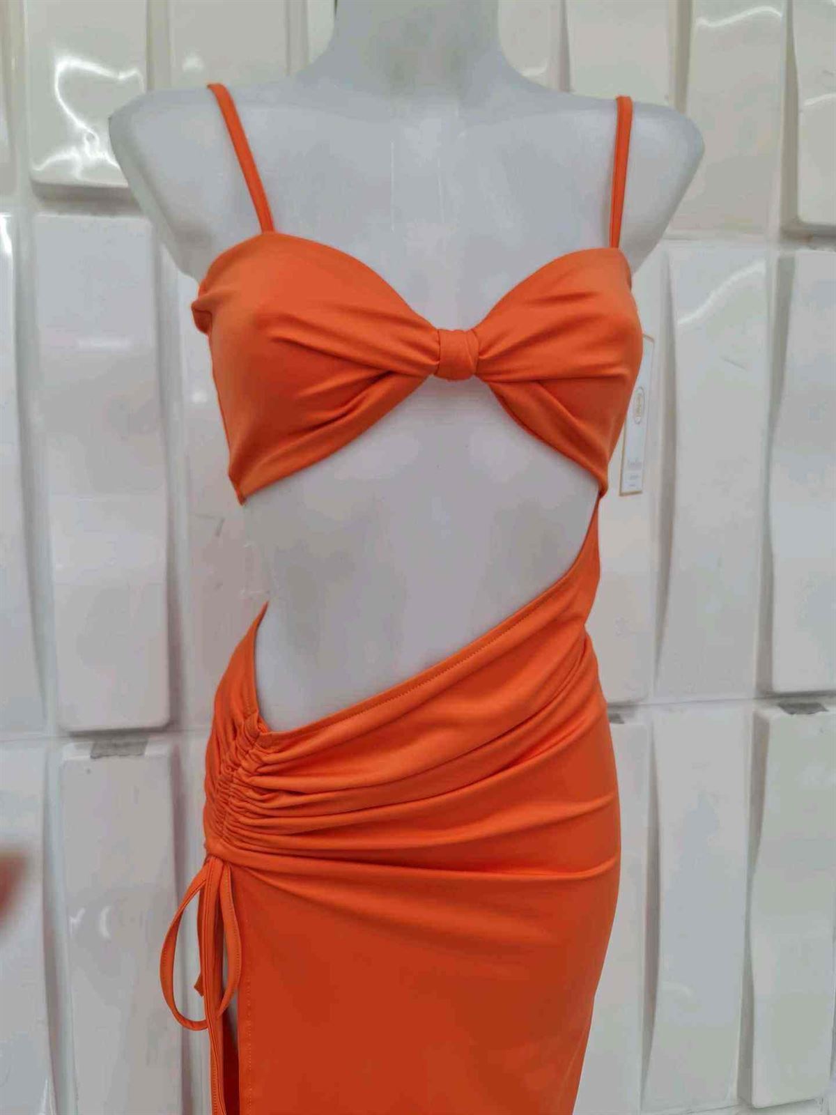 Vestido largo con abertura lateral. - Imagen 11