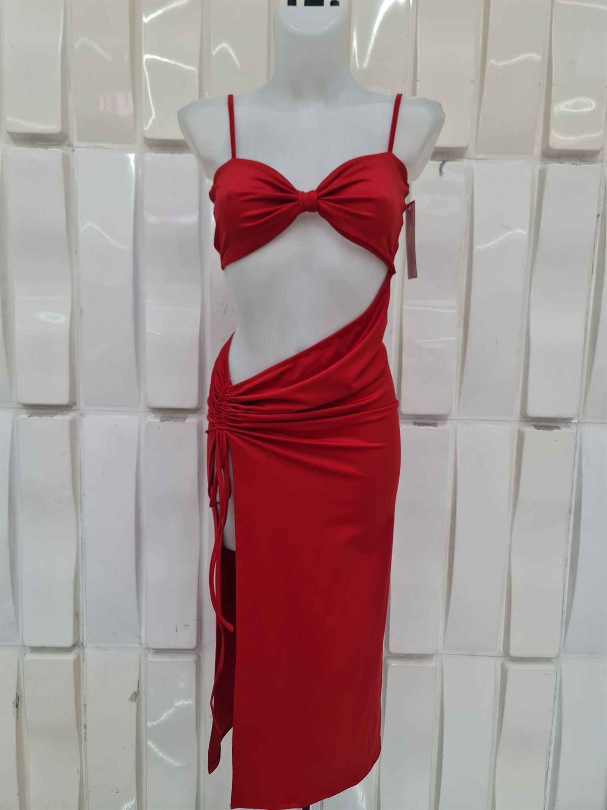 Vestido largo con abertura lateral. - Imagen 2