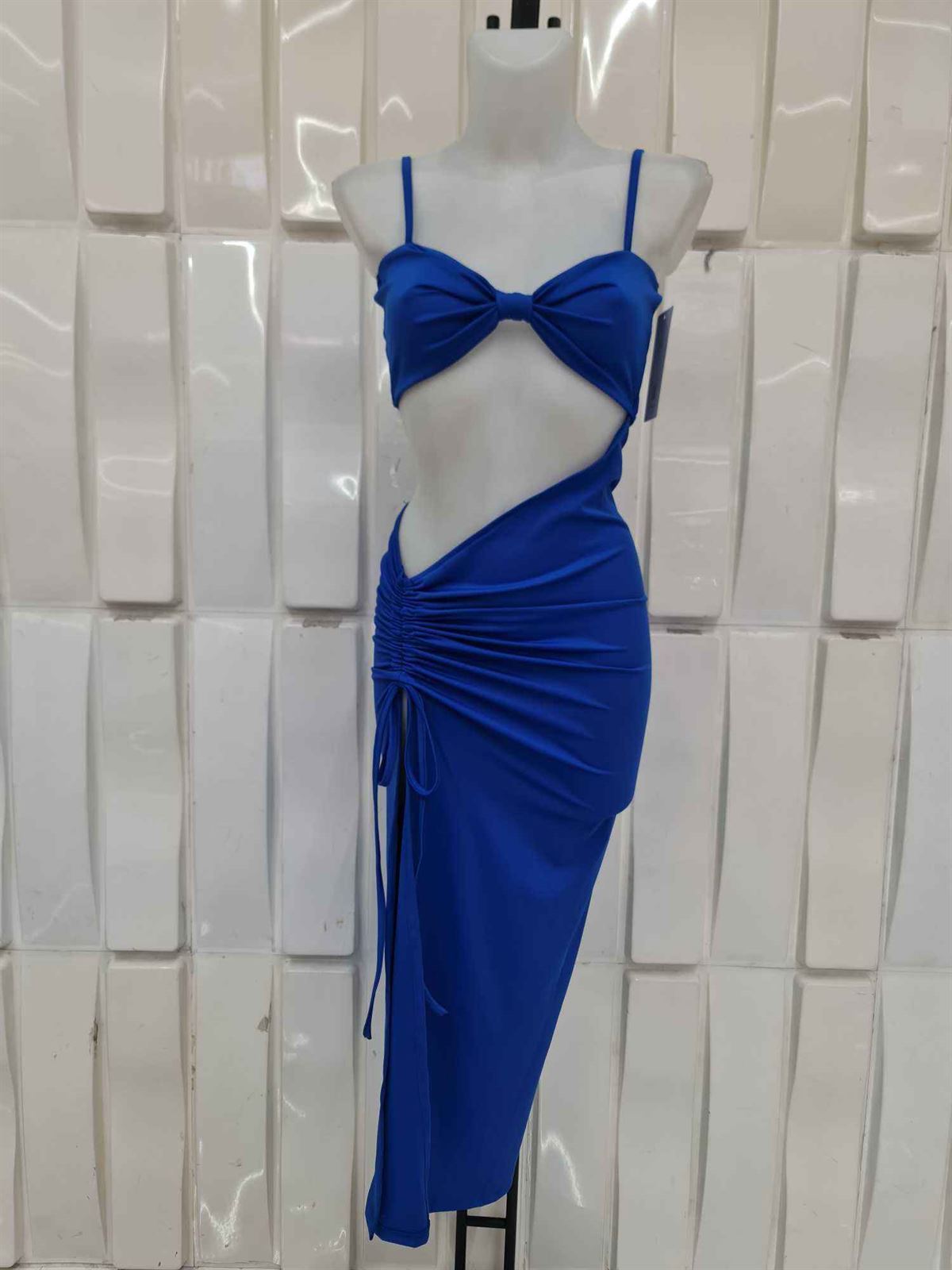 Vestido largo con abertura lateral. - Imagen 3
