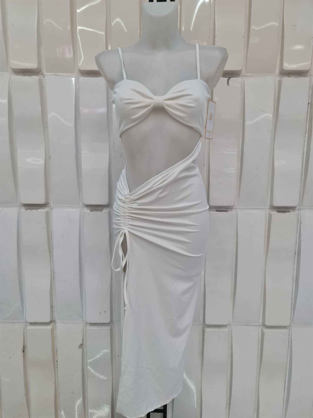 Vestido largo con abertura lateral. - Imagen 6