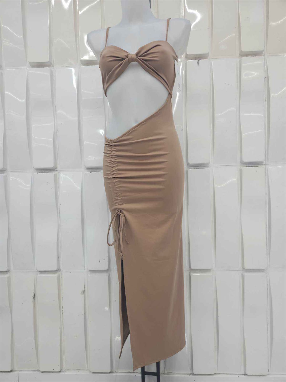 Vestido largo con abertura lateral. - Imagen 7