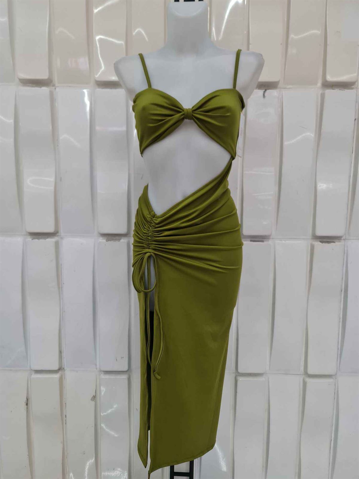 Vestido largo con abertura lateral. - Imagen 10